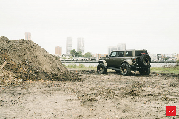 Фото дисков Vossen HFX-1 (6-Lug) Сатиновое темное золото на Ford Bronco