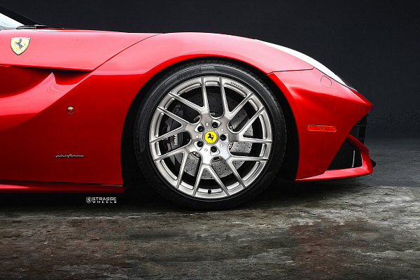 Фото дисков Strasse Wheels SM7T Deep Concave Monoblock Сатиновый тонированный лак на Ferrari F12