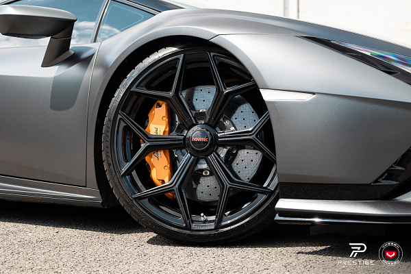 Фото дисков NOVITEC NL4 Черный глянец на Lamborghini Huracan