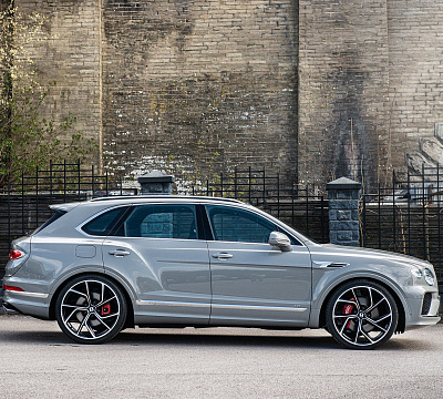 Фото дисков Kahn Type 54 на Bentley Bentayga