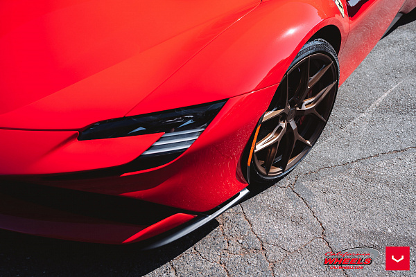 Фото дисков Vossen HF-5 Сатиновая бронза на Ferrari SF90