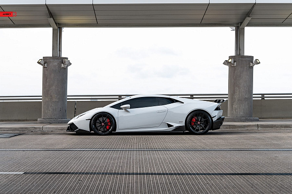 Фото дисков Anrky AN12 Черный глянец на Lamborghini Huracan