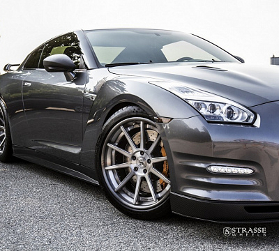 Фото дисков Strasse Wheels R10 Deep Concave на Nissan GT-R