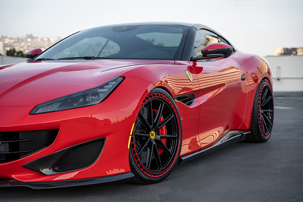 Фото дисков CEC C111 Черный глянец на Ferrari Portofino