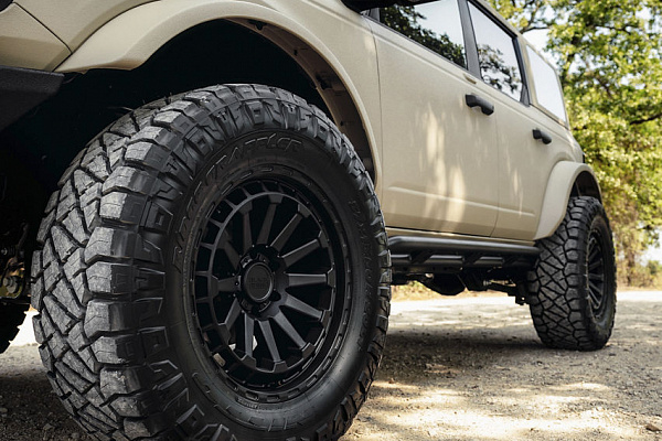 Фото дисков Black Rhino RAID Черный сатин на Ford Bronco