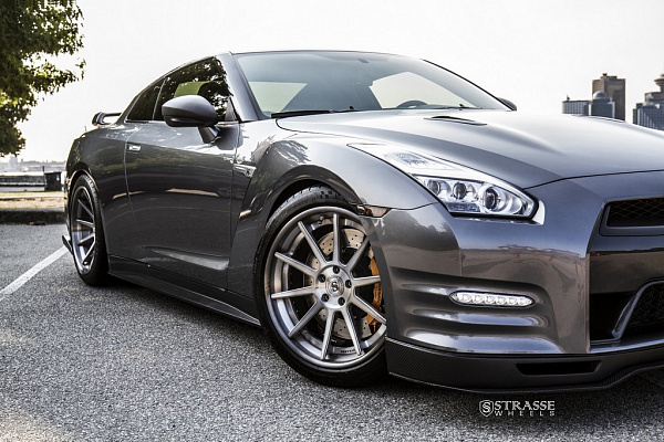 Nissan GT-R