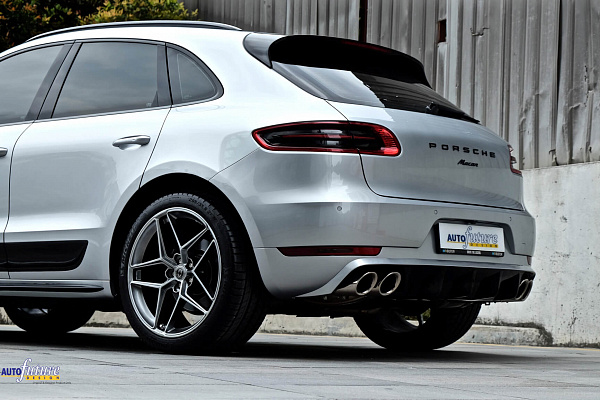 Фото дисков HRE FF11 Серебро на Porsche Macan I