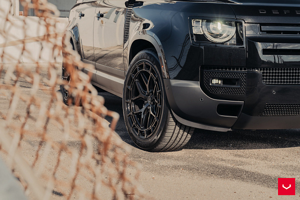 Фото дисков Vossen HFX-1 (5-Lug) Черный глянец на Land Rover Defender II