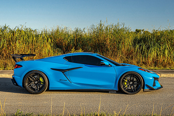 Фото дисков Strasse Wheels SV4-RS Deep Concave FS Черный сатин на Chevrolet Corvette C8
