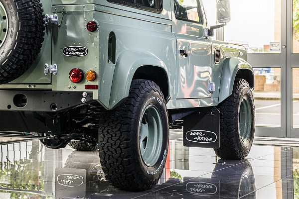 Фото дисков Kahn 1947 Heritage Другой цвет на Land Rover Defender I