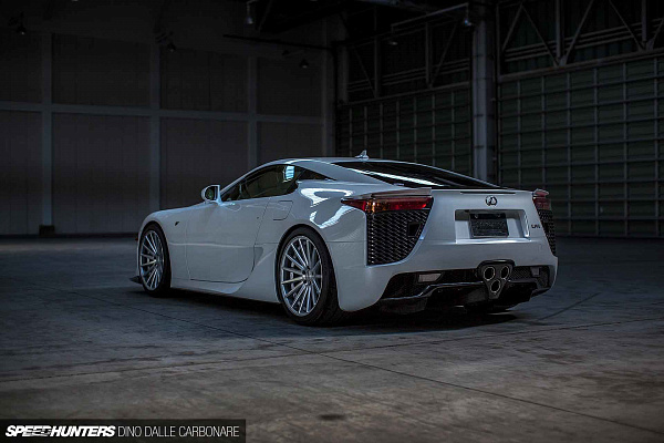 Фото дисков Vossen VFS-2 Серебро на Lexus LFA