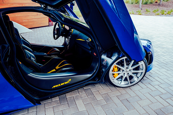 Фото дисков Strasse Wheels SV10 Deep Concave Duoblock Глянцевый лак на McLaren 720S