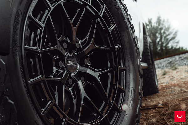 Фото дисков Vossen HFX-1 (6-Lug) Черный глянец на Lexus LX IV