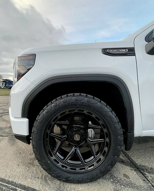 Фото дисков 4P55 Черный глянец на GMC Sierra IV