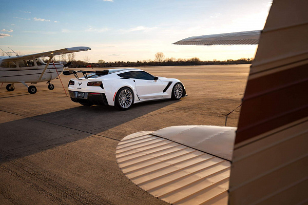 Фото дисков HRE P200 Сатиновый лак на Chevrolet Corvette C7