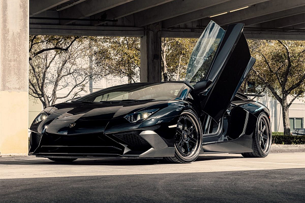 Фото дисков Anrky JDX-316 Черный глянец на Lamborghini Aventador