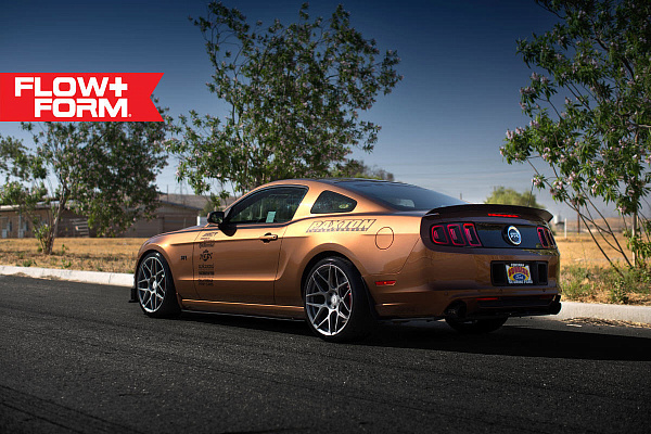 Фото дисков HRE FF01 Глянцевый графит на Ford Mustang V