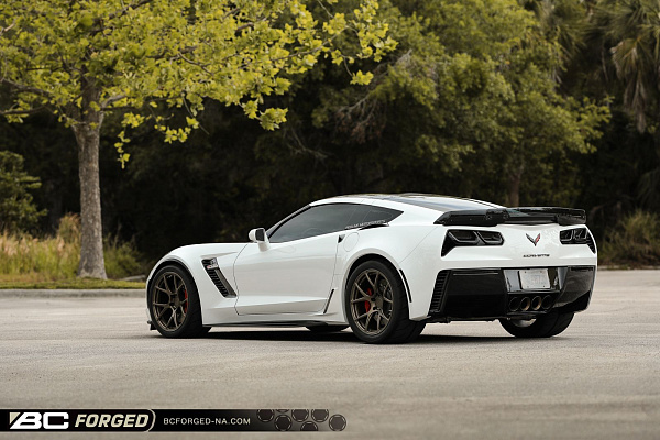 Фото дисков BC Forged RZ05 Сатиновая бронза на Chevrolet Corvette C7