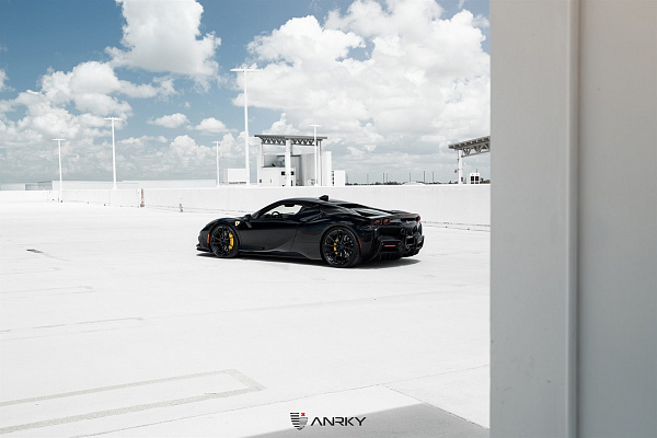 Фото дисков Anrky AN23 Черный глянец на Ferrari 812