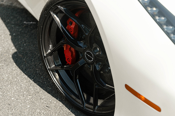 Фото дисков Brixton Forged PF5 Глянцевый темный лак на Ferrari 488