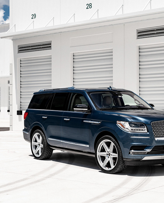 Фото дисков HF6-2 Глянцевый лак на Lincoln Navigator IV