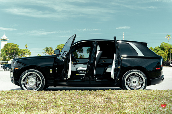 Фото дисков Vossen S17-16 Глянцевый лак на Rolls-Royce Cullinan