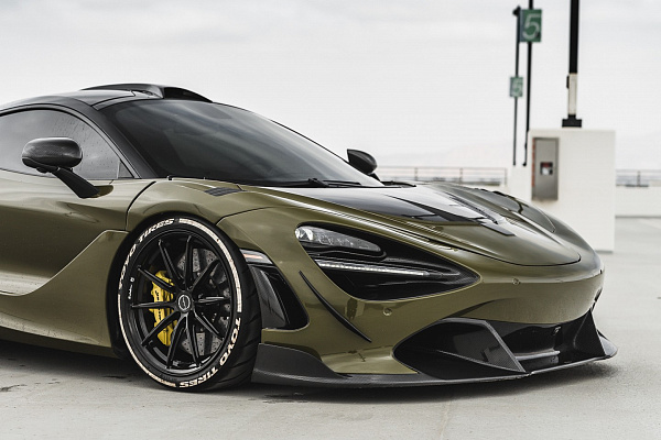 Фото дисков Brixton Forged R11-R Черный глянец на McLaren 720S
