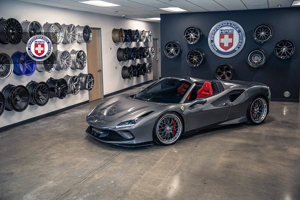 Фото дисков HRE 520 Сатиновый темный лак на Ferrari F8