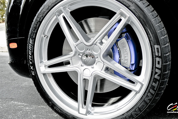 Фото дисков CEC C881 Глянцевый лак на Bentley Continental GT II