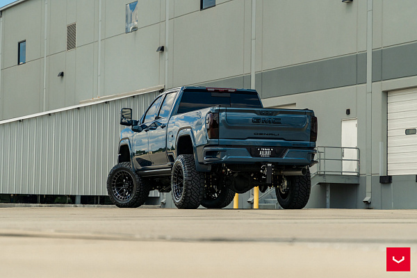 Фото дисков Vossen HFX-1 (8-Lug) Черный глянец на GMC Sierra IV