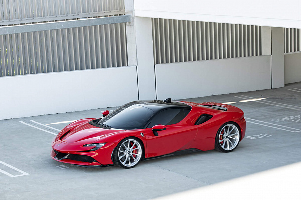 Фото дисков HRE P204 Глянцевый лак на Ferrari SF90