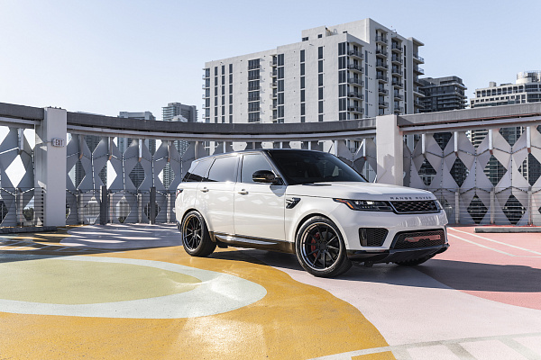 Фото дисков Strasse Wheels SV10 Deep Concave FS Черный сатин на Range Rover Sport II