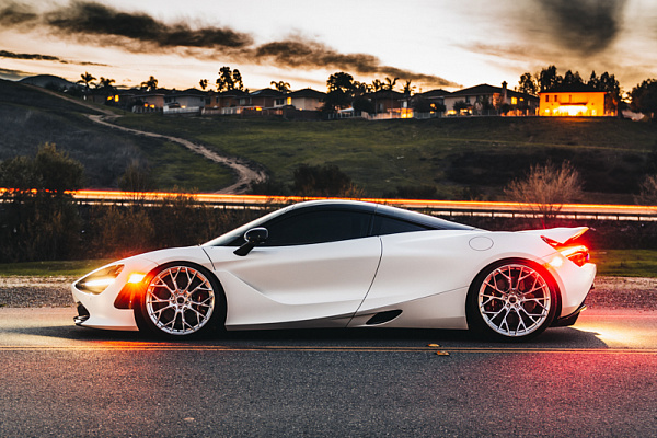 Фото дисков Brixton Forged PF10 Сатиновый лак на McLaren 720S