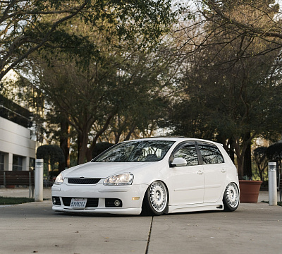 Фото дисков Rotiform PMF на Volkswagen Golf VII