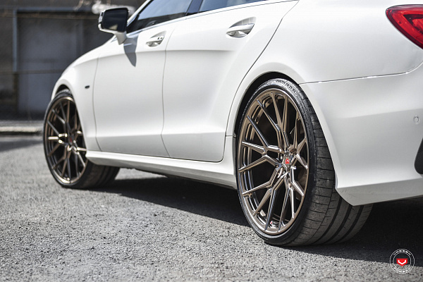 Фото дисков Vossen M-X3 Глянцевая шампань на Mercedes-Benz CLS (C218)