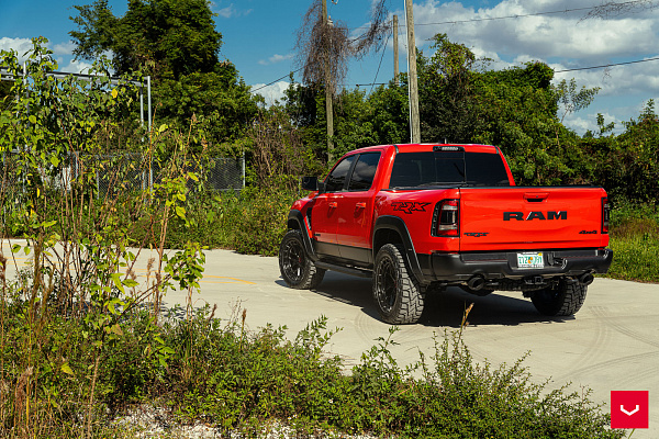 Фото дисков Vossen HFX-1 (6-Lug) Черный сатин на Ram 1500 V