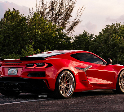Фото дисков Strasse Wheels SV10 Deep Concave FS на Chevrolet Corvette C8