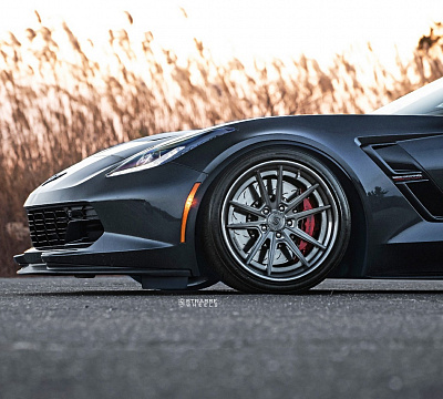 Фото дисков Strasse Wheels SV1 Deep Concave FS на Chevrolet Corvette C7