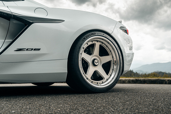 Фото дисков Vossen GEN-01 (3-Piece) Сатиновый лак на Chevrolet Corvette C8