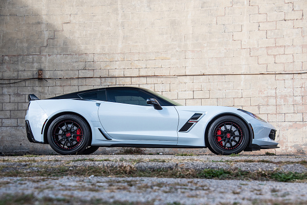 Фото дисков Strasse Wheels R10 Signature Черный сатин на Chevrolet Corvette C7