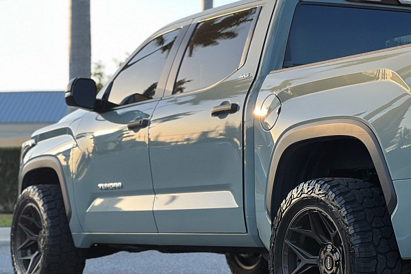 Фото дисков 4PLAY 4P06 Сатиновая бронза на Toyota Tundra III