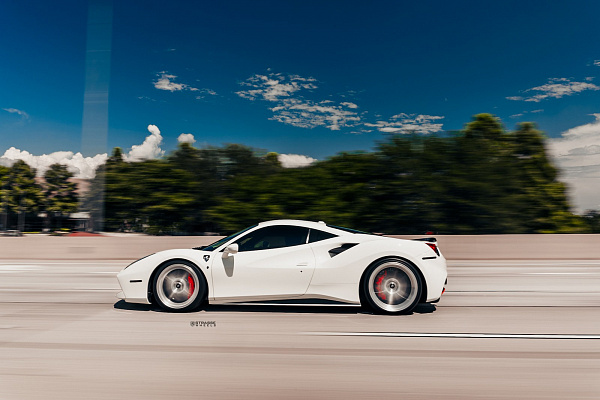 Фото дисков Strasse Wheels SV10 Deep Concave Duoblock Глянцевый лак на Ferrari 488