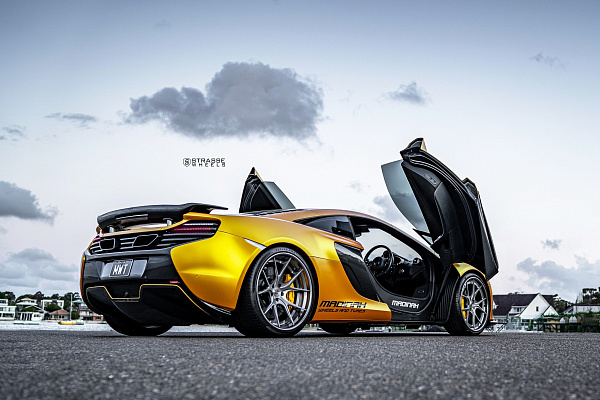 Фото дисков Strasse Wheels SM5R Deep Concave FS Сатиновый тонированный лак на McLaren 650S