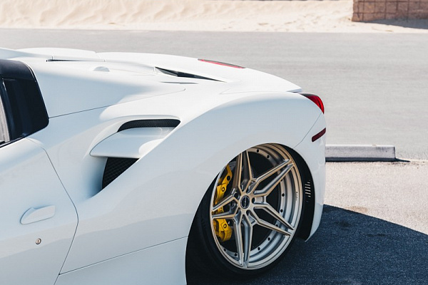 Фото дисков MV Forged VL22 Сатиновая шампань на Ferrari 488