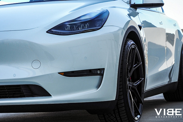 Фото дисков Vossen HF-5 Черный глянец на Tesla Model Y