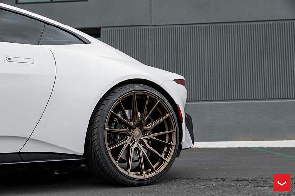 Фото дисков Vossen HF-4T Сатиновая бронза на Aston Martin Vantage 4