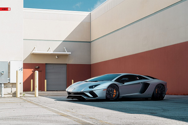 Фото дисков Anrky AN22 Черный сатин на Lamborghini Aventador