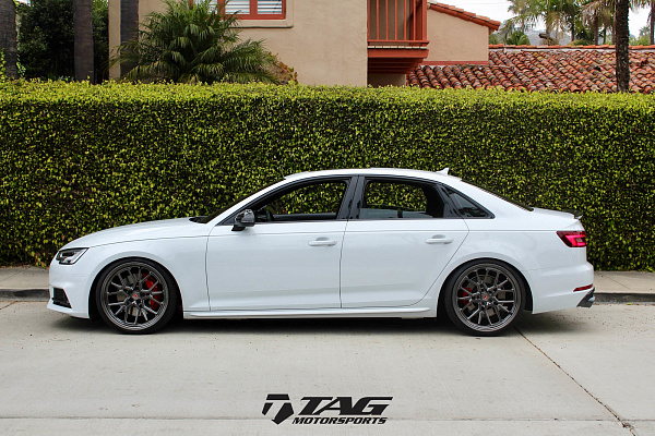 Фото дисков Vossen ML-X3 Глянцевый графит на Audi A/S/RS 4 (B9)