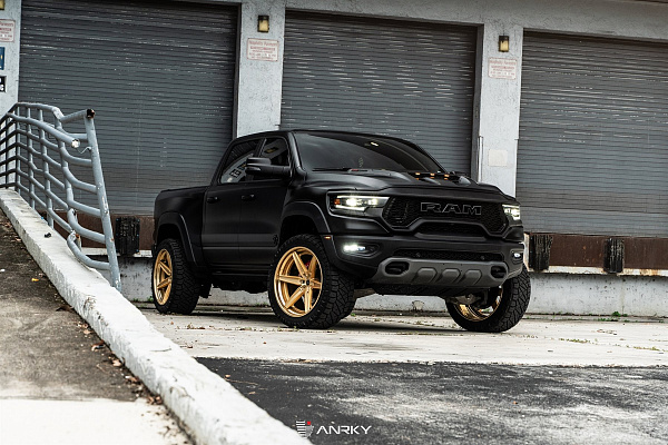 Фото дисков Anrky AN36-S Сатиновое золото на Ram 1500 V