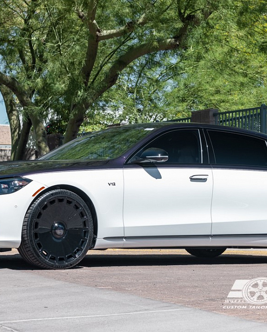 Фото дисков Dicotto Черный глянец на Mercedes-Benz S-Class (W223)